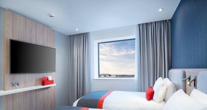 Holiday Inn Express London Heathrow T4 by IHG