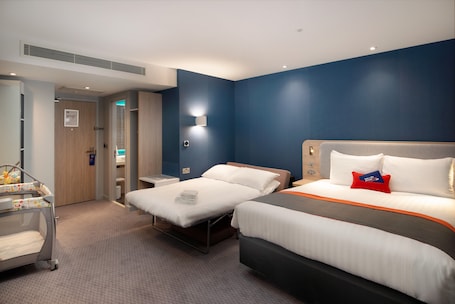 Premium bedding, in-room safe, desk, laptop workspace