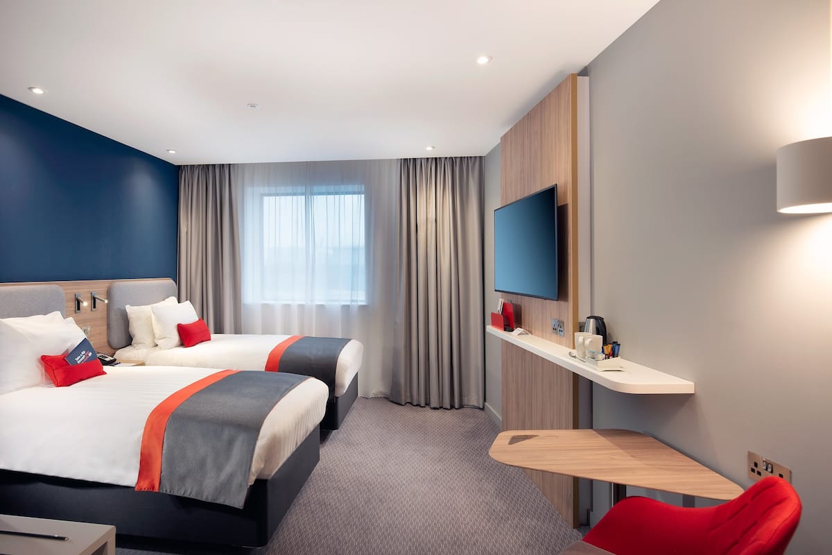 Standard Room, 2 Twin Beds (Free Hot Breakfast) | Premium bedding, in-room safe, desk, laptop workspace