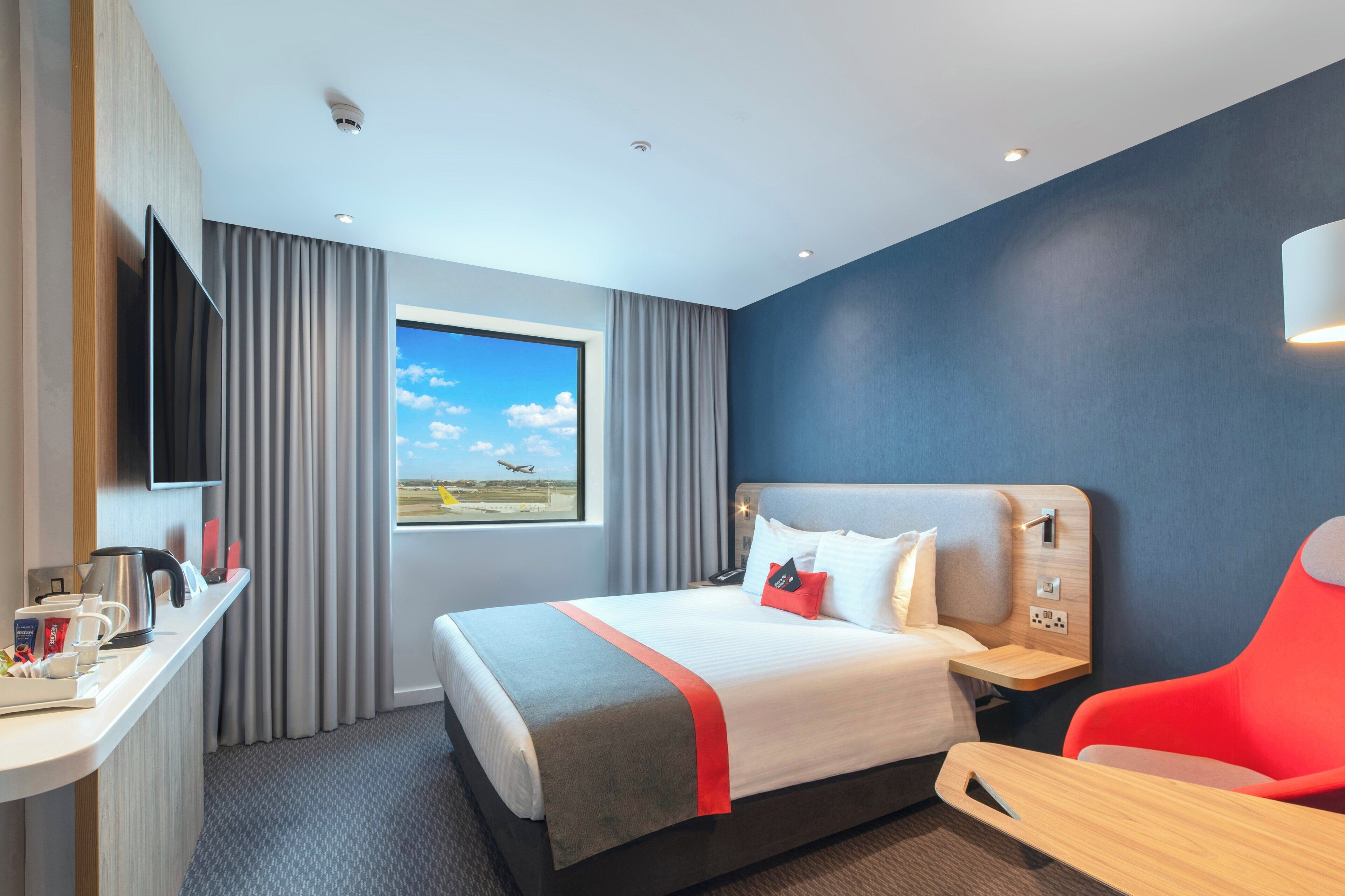 Photo - Holiday Inn Express London Heathrow T4 by IHG