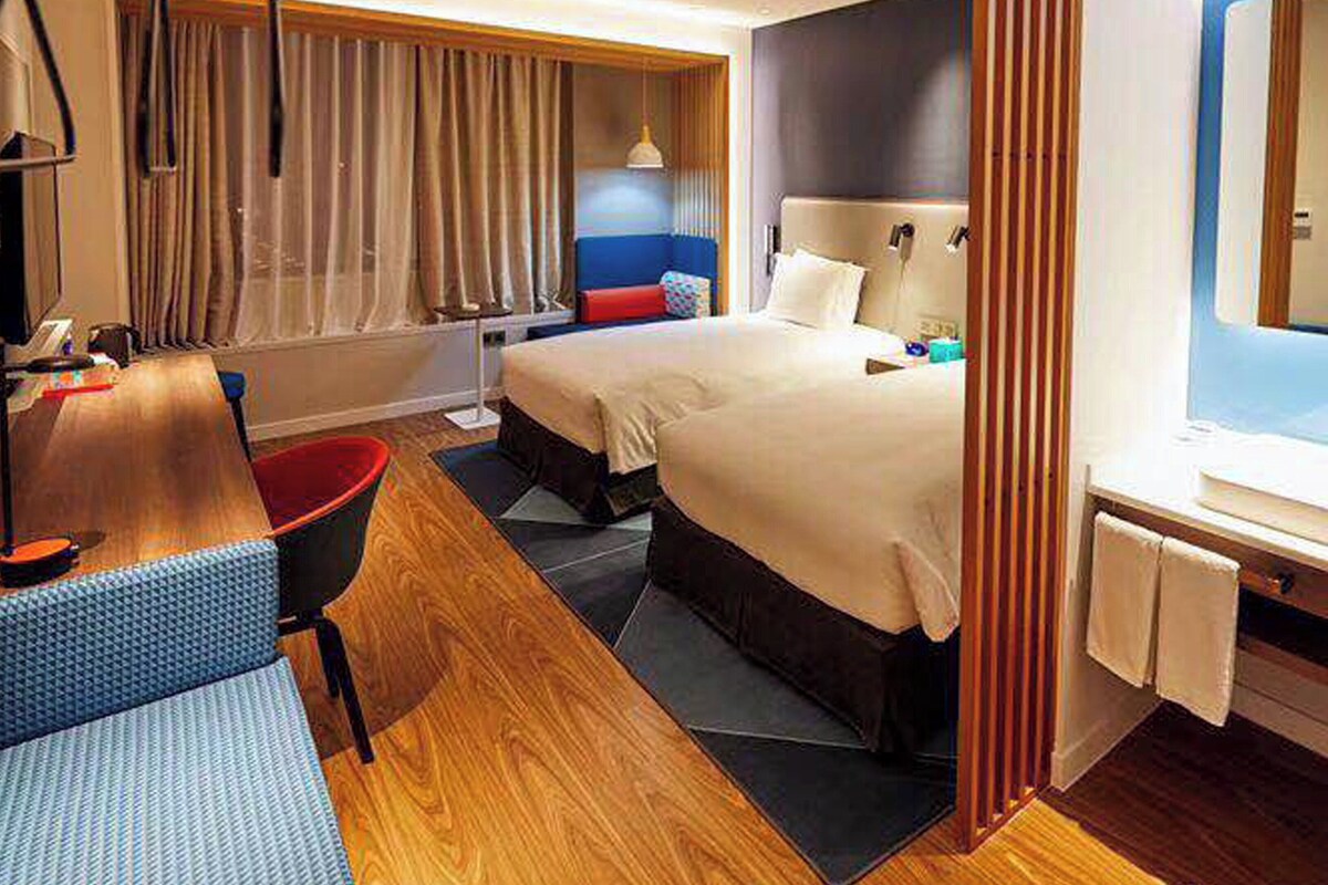 Standard Room, 2 Single Beds (High Floor) | Premium bedding, minibar, in-room safe, desk