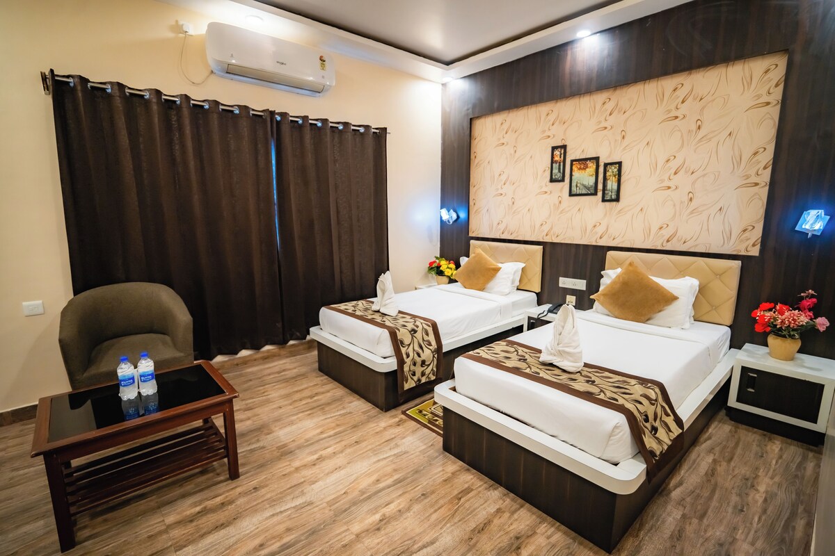 Deluxe Twin Room | Frette Italian sheets, premium bedding, pillowtop beds, in-room safe