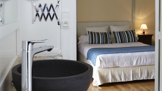 Comfort Double Room | Bathroom sink - Ma Tranquilité (Courpière)