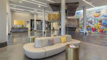 Bar auf der Dachterrasse, Speisen im Freien, täglich geöffnet