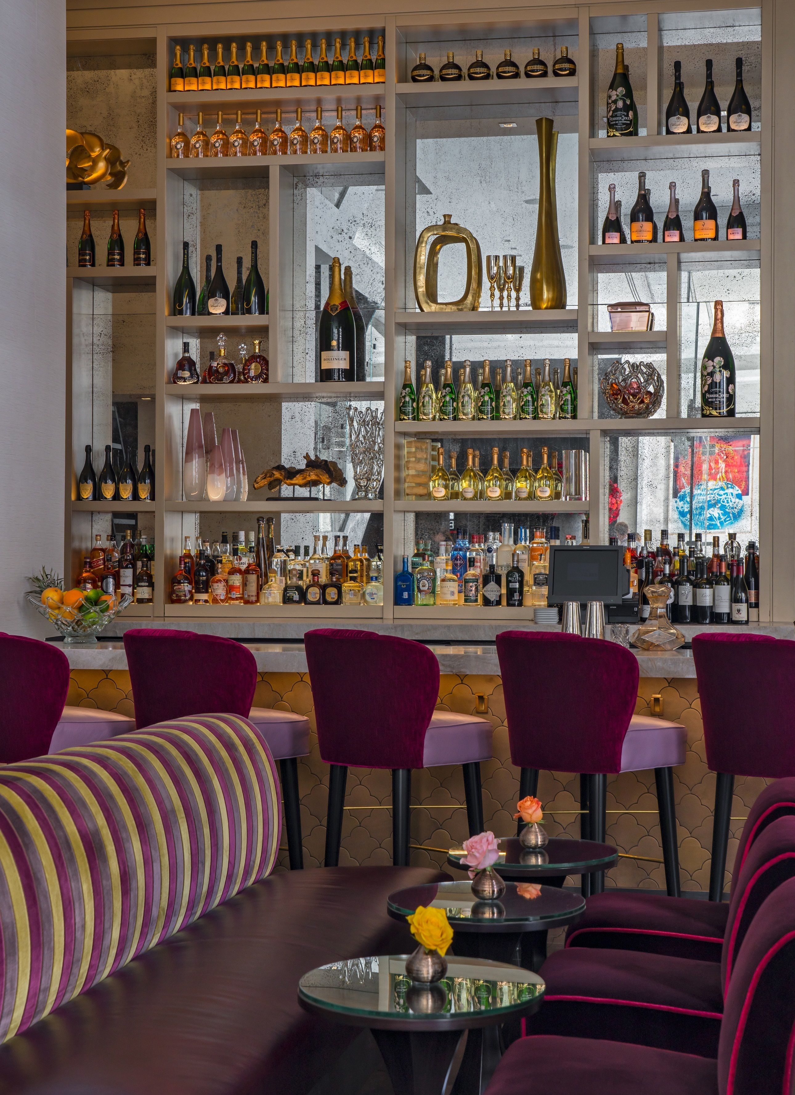 4 间餐厅，供应早餐、午餐和晚餐，海鲜