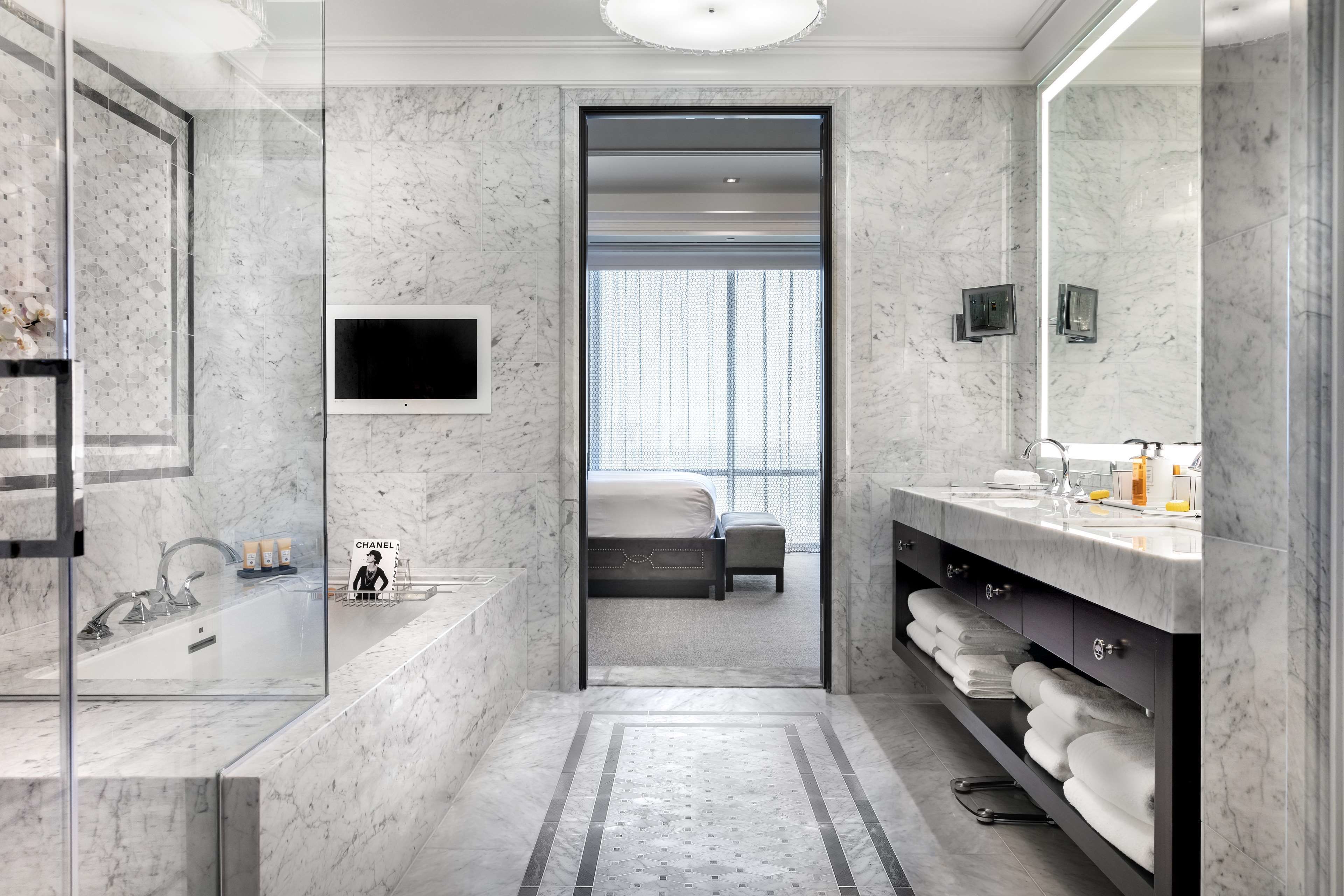 Residential Suite | Bathroom | Separate tub and shower, designer toiletries, hair dryer, bathrobes