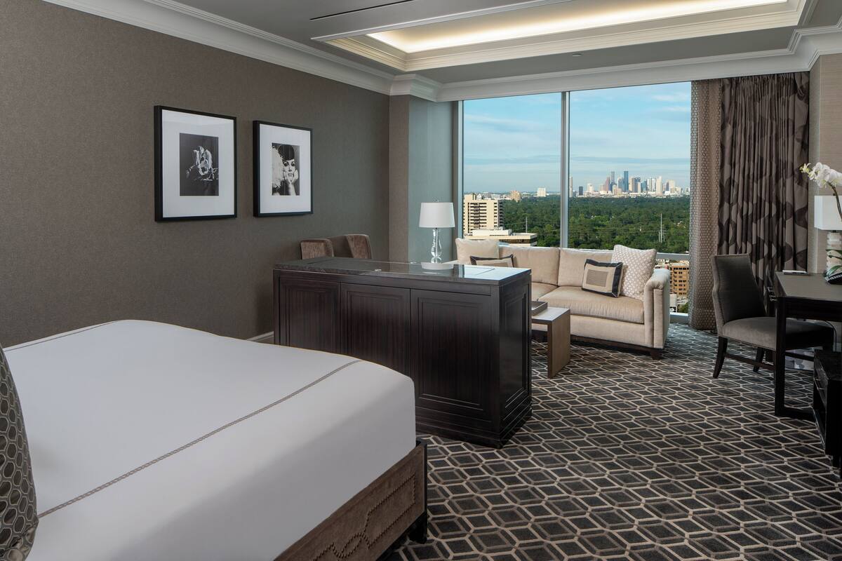 Downtown View King | 埃及棉床單、高級寢具、迷你吧、客房內保險箱