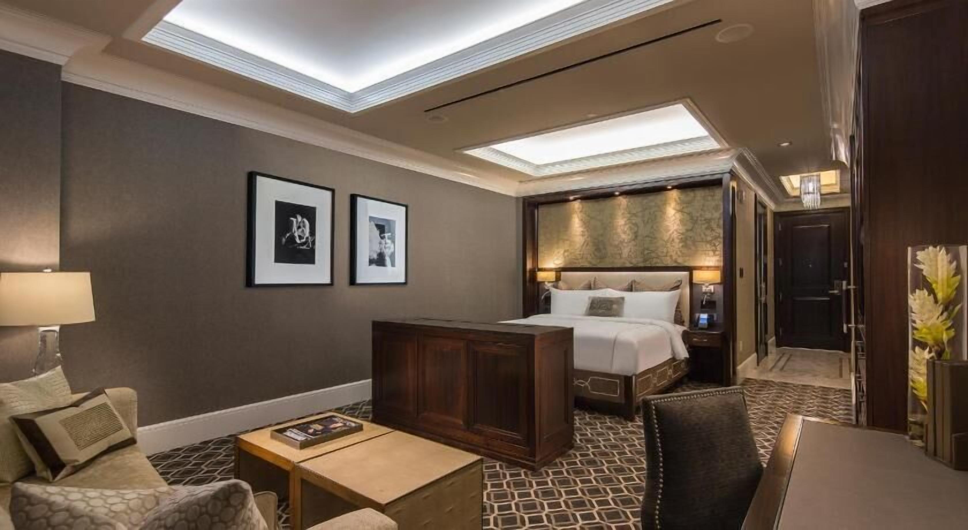 Egyptian cotton sheets, premium bedding, minibar, in-room safe