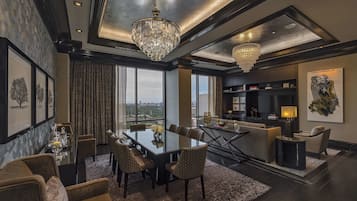 Egyptian cotton sheets, premium bedding, minibar, in-room safe