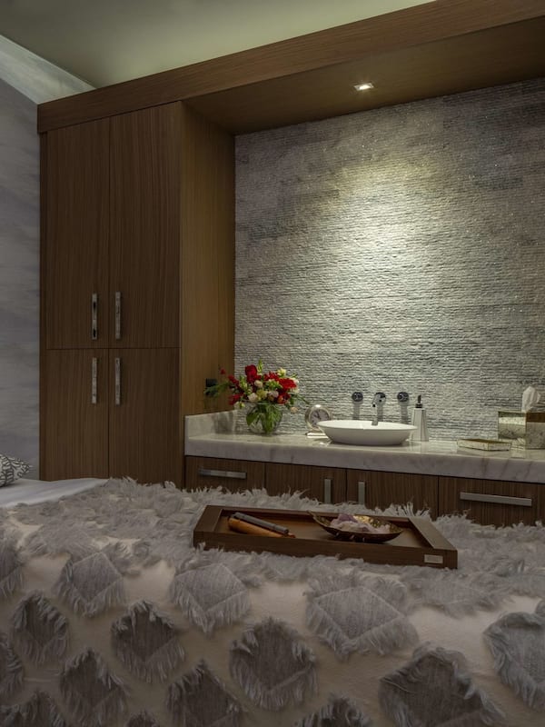 Couples treatment rooms, sauna, hot tub, steam room, body treatments