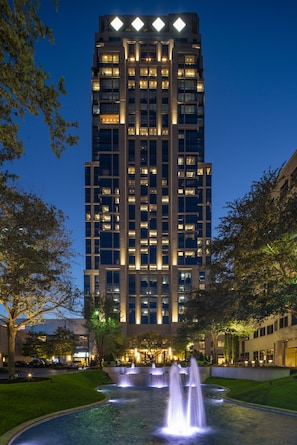 Front of property – evening/night - The Post Oak Hotel at Uptown Houston (Houston)
