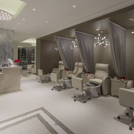 Couples treatment rooms, sauna, hot tub, steam room, body treatments