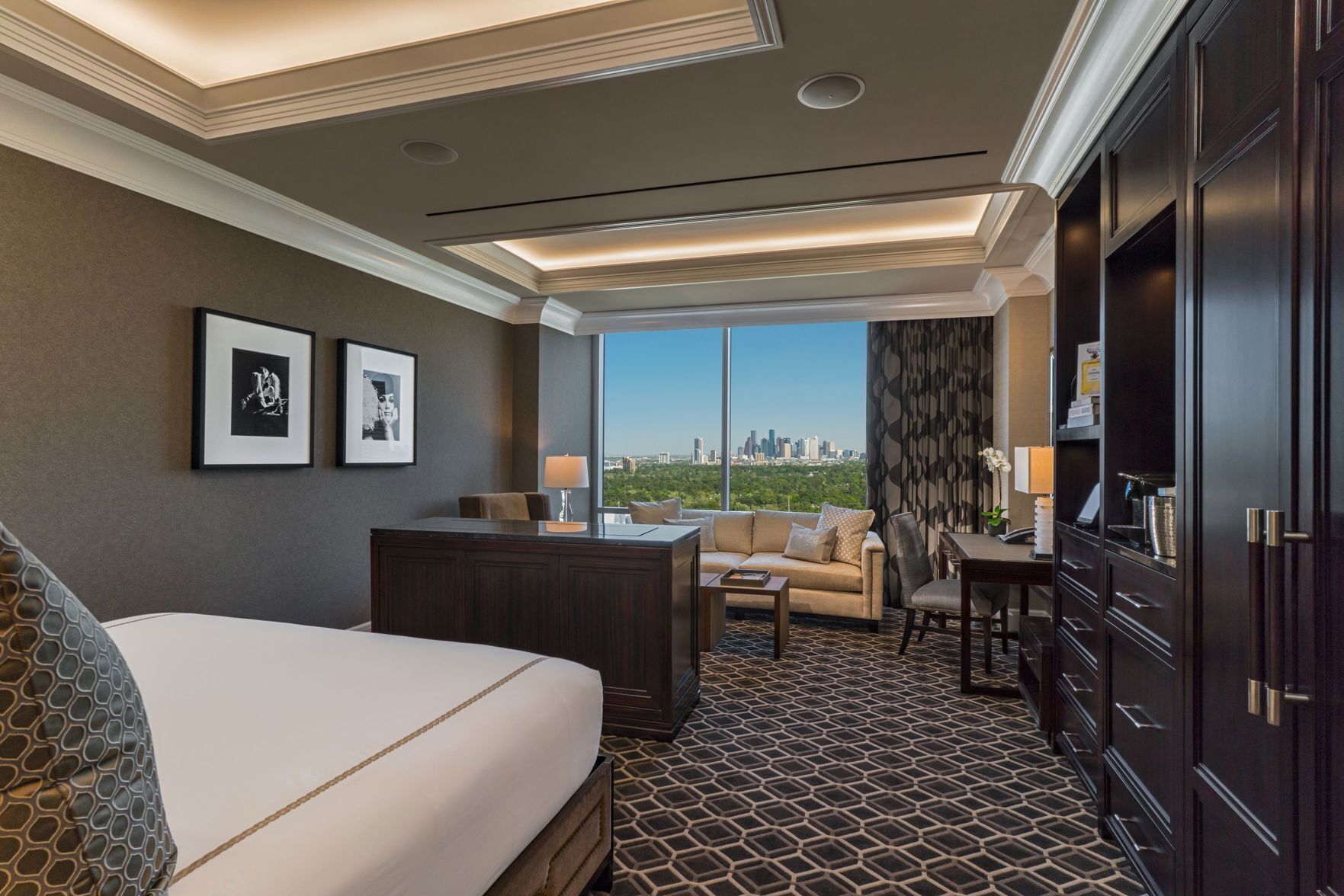 Egyptian cotton sheets, premium bedding, minibar, in-room safe