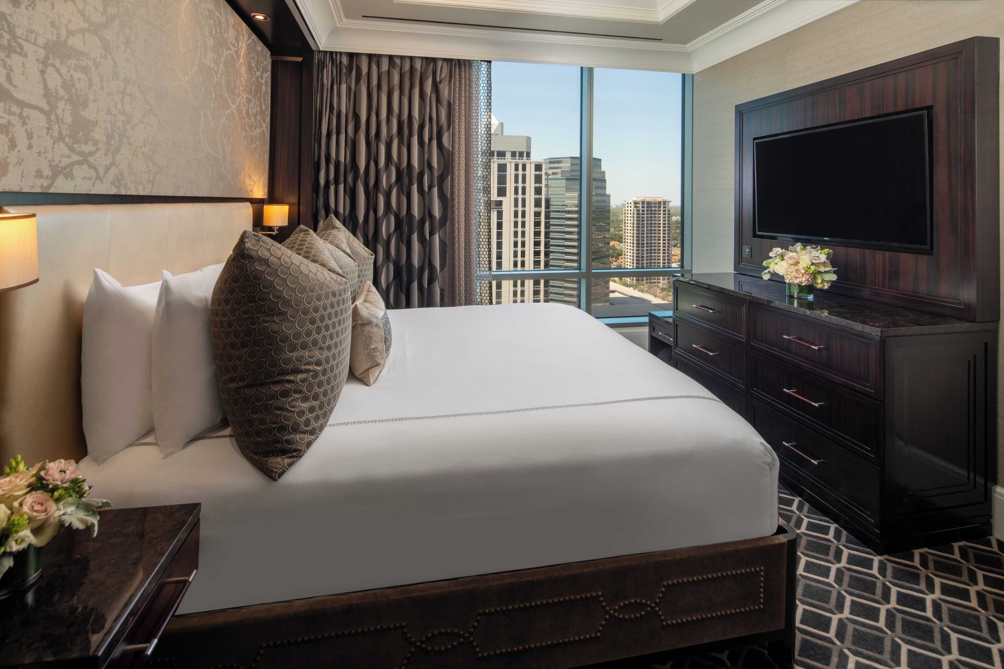 Egyptian cotton sheets, premium bedding, minibar, in-room safe