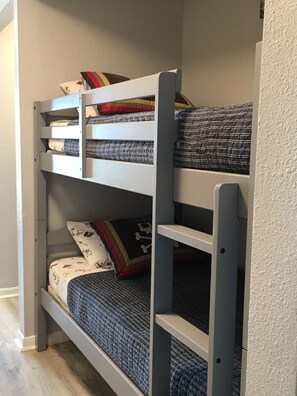 Family Condo, Ocean View (4303 Coral Reef) | Children's theme room