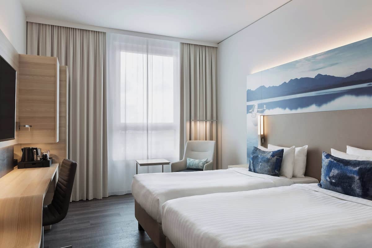 Deluxe Room, 2 Twin Beds, Non Smoking | In-room safe, desk, soundproofing, iron/ironing board