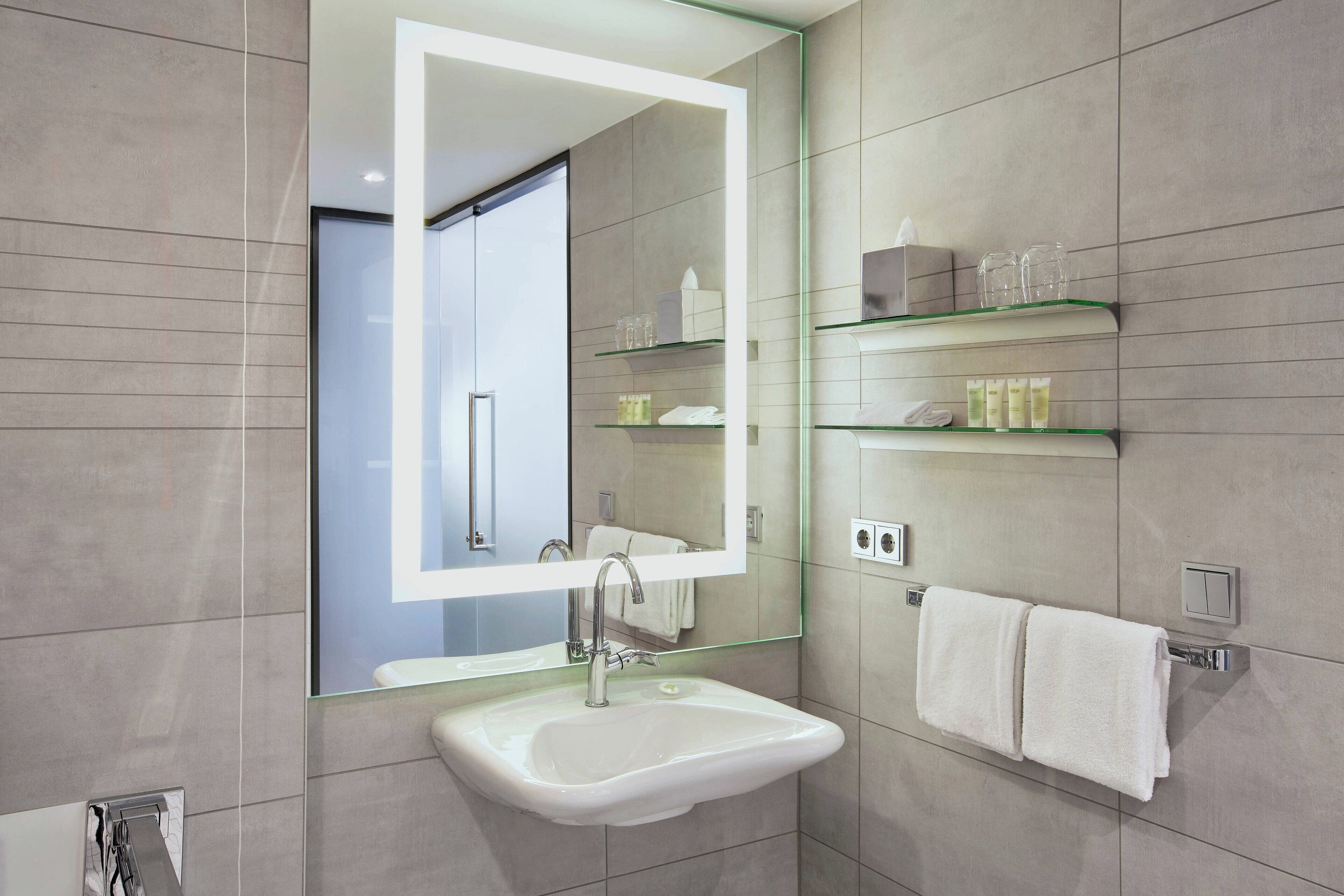 superior room, 1 king bed, non smoking | bathroom | shower, free toiletries, hair dryer, towels