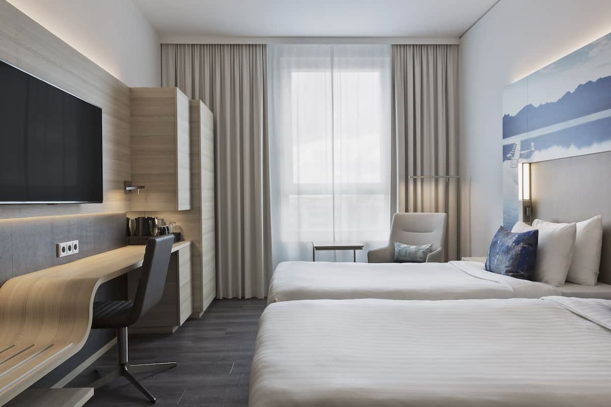 deluxe room, 2 single beds, non smoking | in-room safe, desk, soundproofing, iron/ironing board