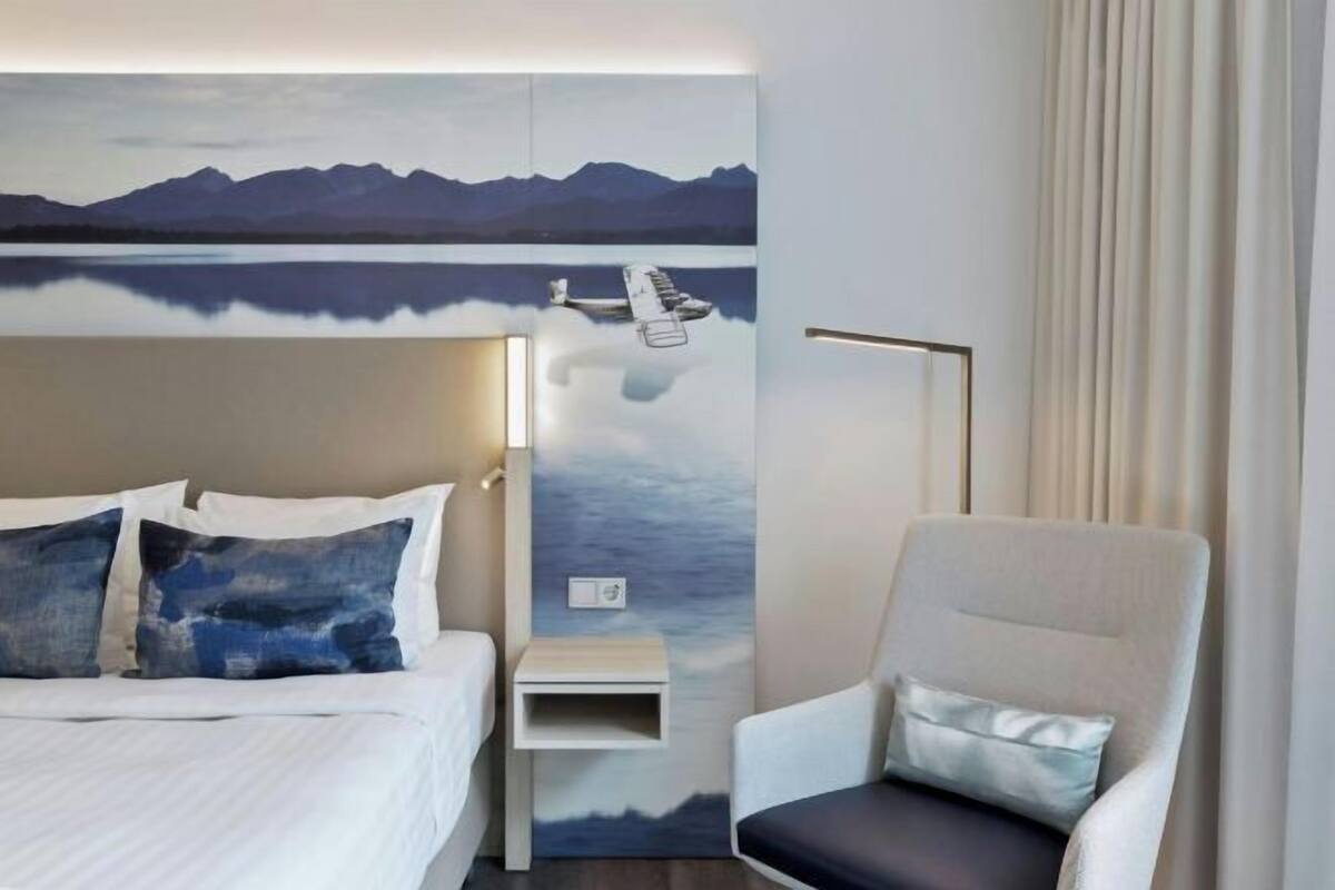 Caja de seguridad en la habitación y escritorio