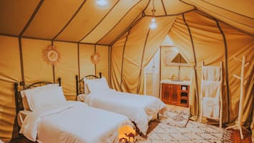 1 bedroom, bed sheets