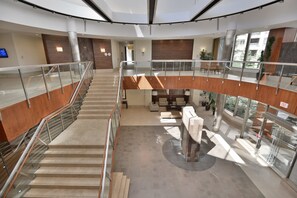 Interior entrance - NAPA Furnished Suites Square One (Mississauga)