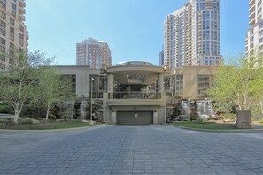 Parking - NAPA Furnished Suites Square One (Mississauga)