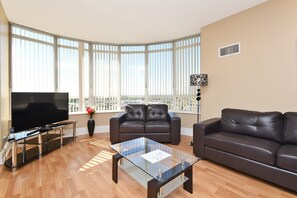 Flat-screen TV - NAPA Furnished Suites Square One (Mississauga)