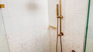Habitación básica, baño privado | Baño
