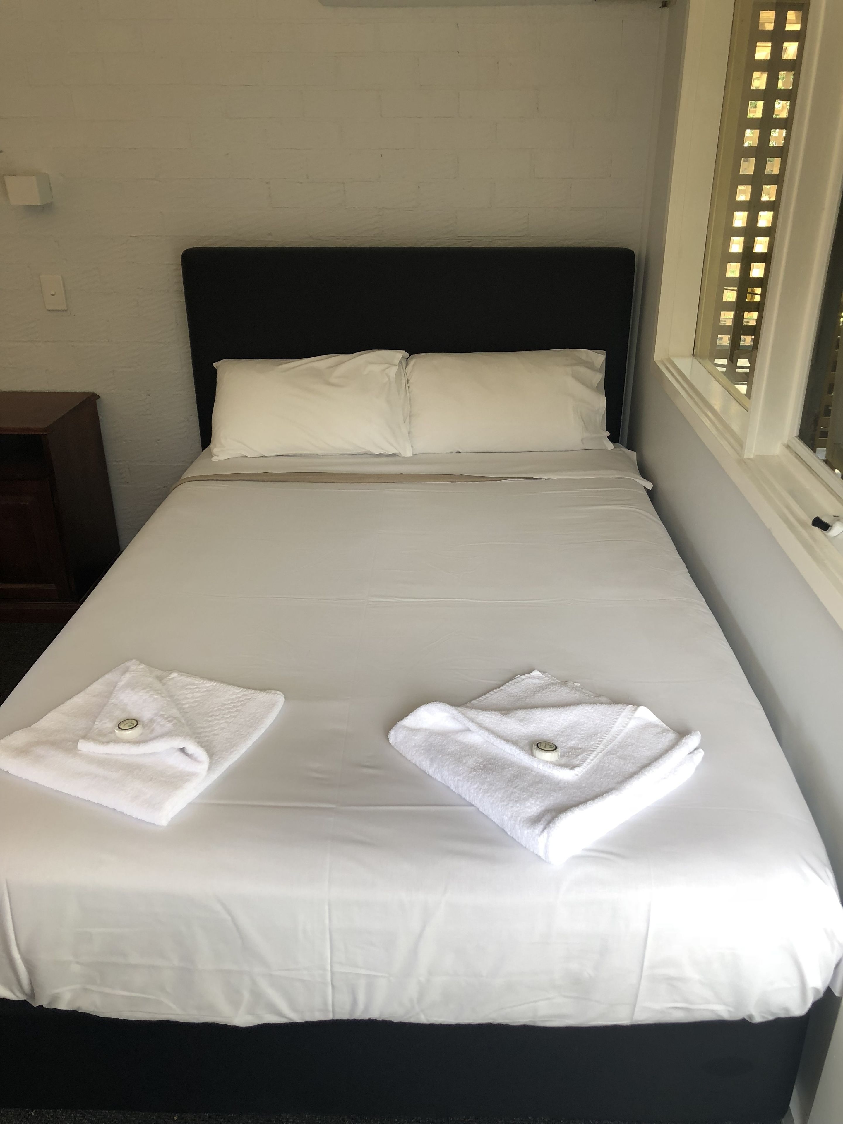 Basic Room, Ensuite | Desk, iron/ironing board, free WiFi, bed sheets
