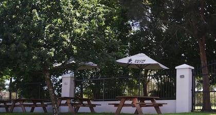 Bateau Bay Hotel