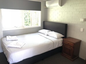 Basic Room, Ensuite - Bateau Bay Hotel (Bateau Bay)