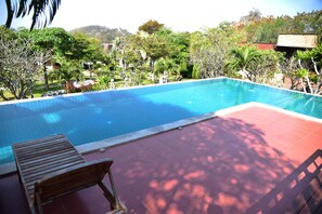 Outdoor pool - Dusit Talai Resort (Pak Chong)