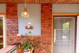 Minibar, escritorio, cortinas blackout y wifi gratis 