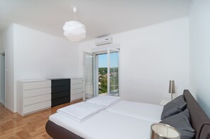 5 slaapkamers, een strijkplank/strijkijzer, wifi, beddengoed