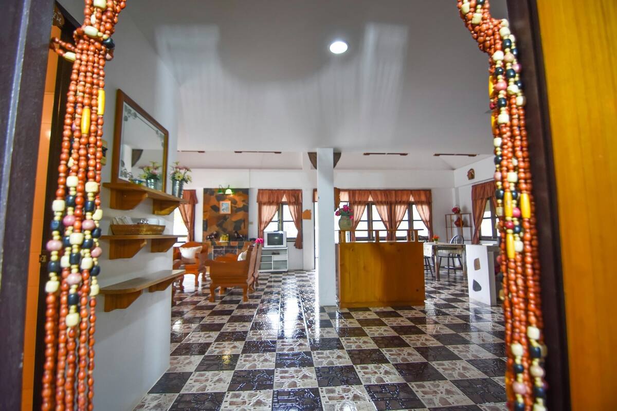 Villa Cowboy | Entrada (vista interna)