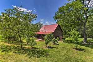 Exterior - Rustic Cabin w/ Screened Deck: 8 Mi to Dollywood (Sevierville)