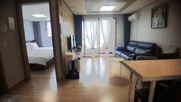 Superior Apartment, 2 Bedrooms, Ocean View, Sea Facing | Living area