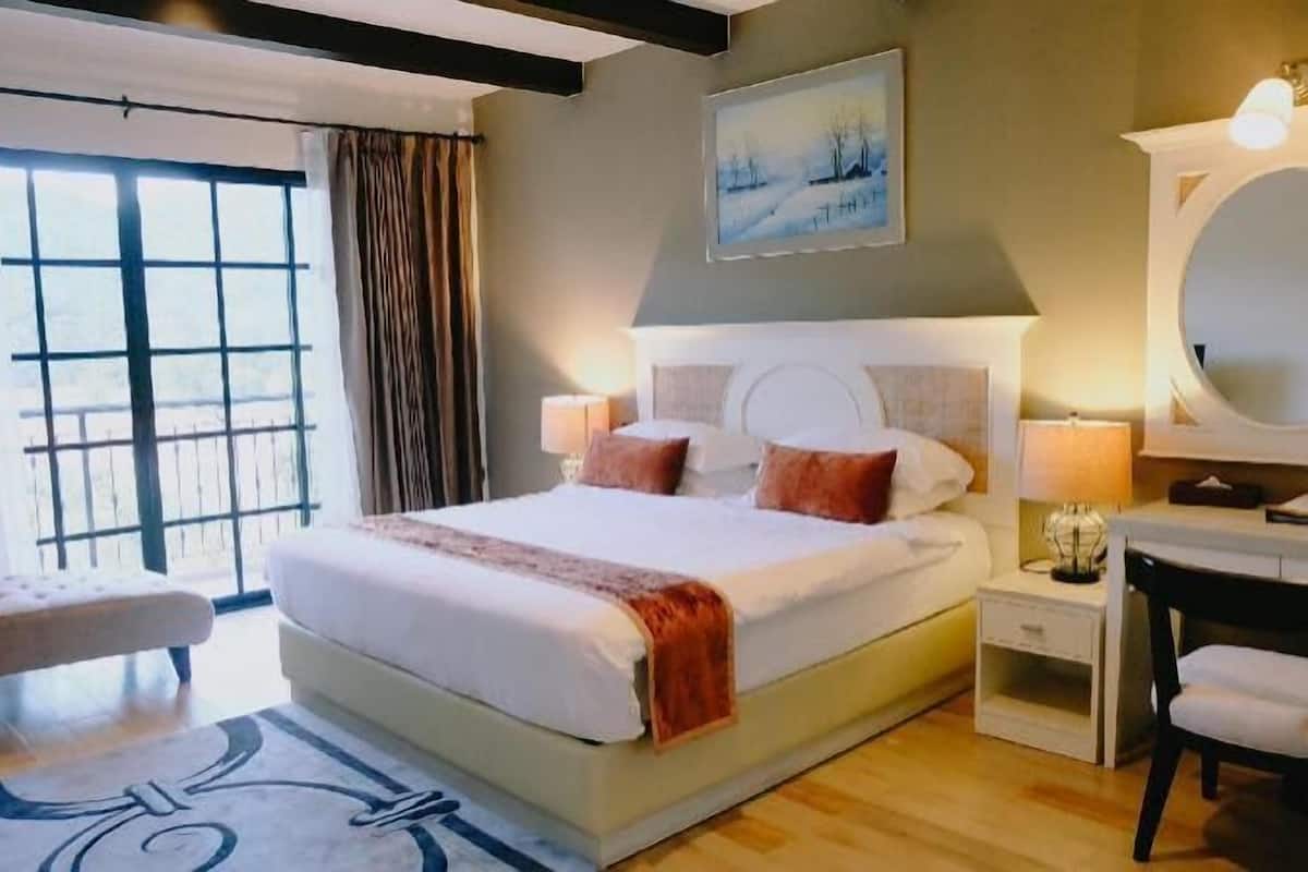 Minibar, in-room safe, desk, blackout curtains