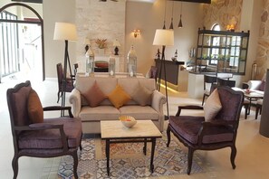 Lobby sitting area - Le Monte Hotel Khao Yai (Pak Chong)