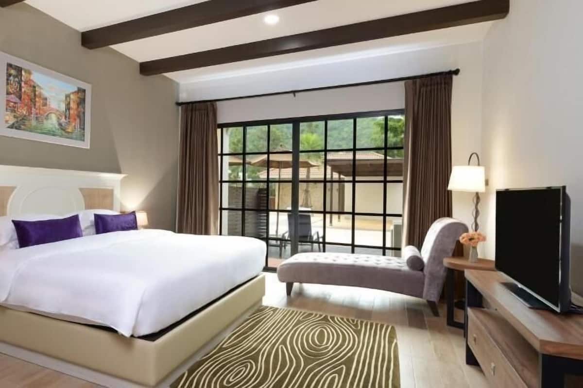 迷你吧、房內夾萬、書桌、遮光窗簾/窗簾