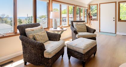 Playa descalza: 4 dormitorios frente a State Beach con vistas al lago MI! (Duerme 9)