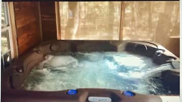 Indoor spa tub