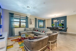 Een televisie, videogames, een dvd-speler en een stereo