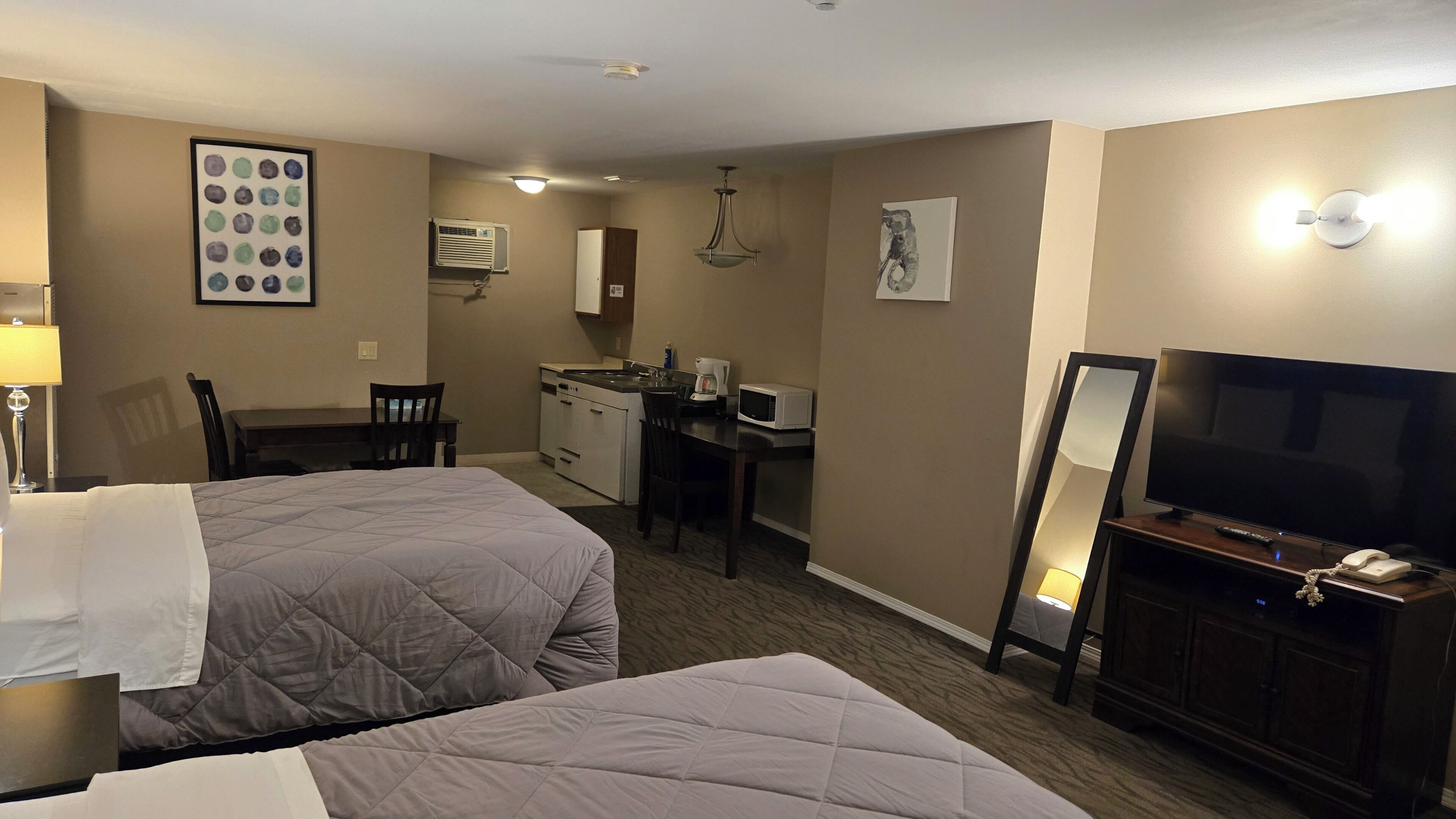 Family Room, 2 Queen Beds | Free WiFi, bed sheets