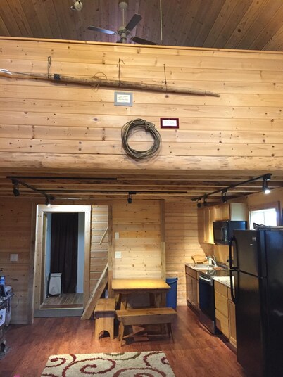 Authentic Fairbanks log house with bathroom, kitchen, and screened front porch