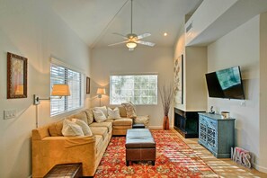 TV, fireplace