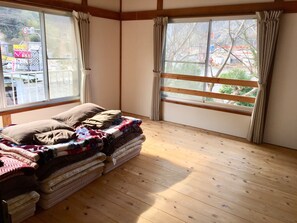 Escrivaninha, Wi-Fi de cortesia, roupa de cama