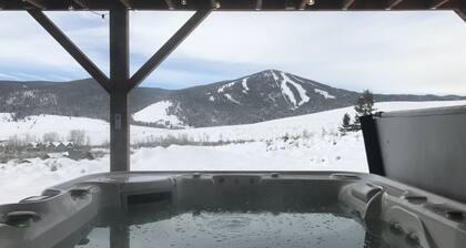 Luxurious SW Montana Log Cabin near Maverick Mountain skiing & Elkhorn Hotspring