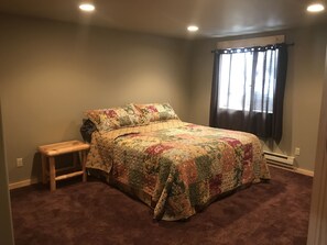 3 bedrooms, desk, free WiFi, bed sheets