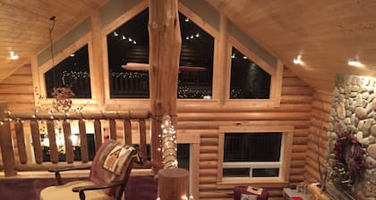 Luxurious SW Montana Log Cabin near Maverick Mountain skiing & Elkhorn Hotspring